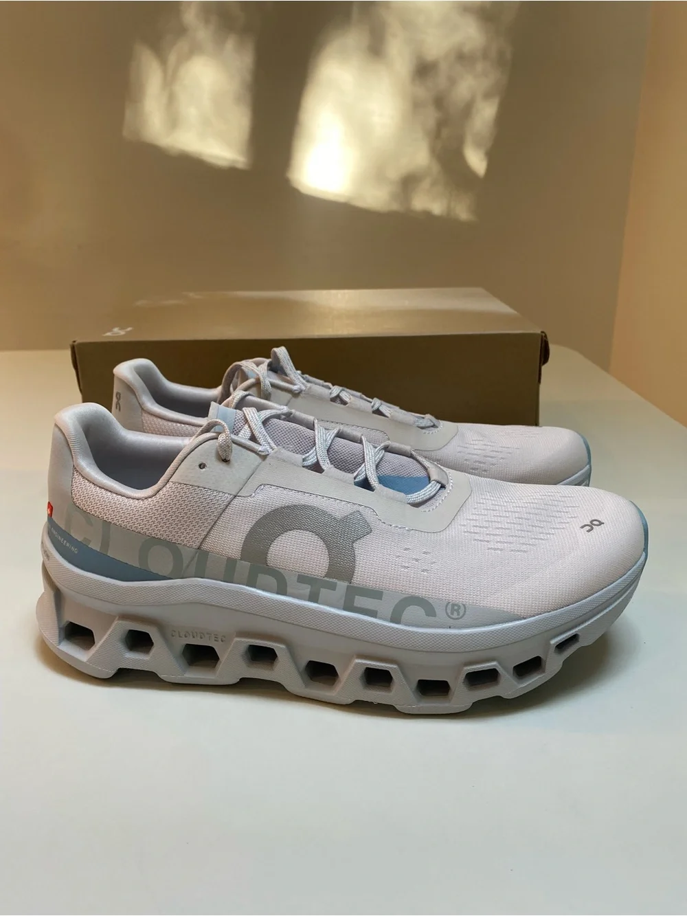 On Running Women’s Cloudmonster Sneaker in Frost/Wash sz 11 New in Box - Picture 2 of 7